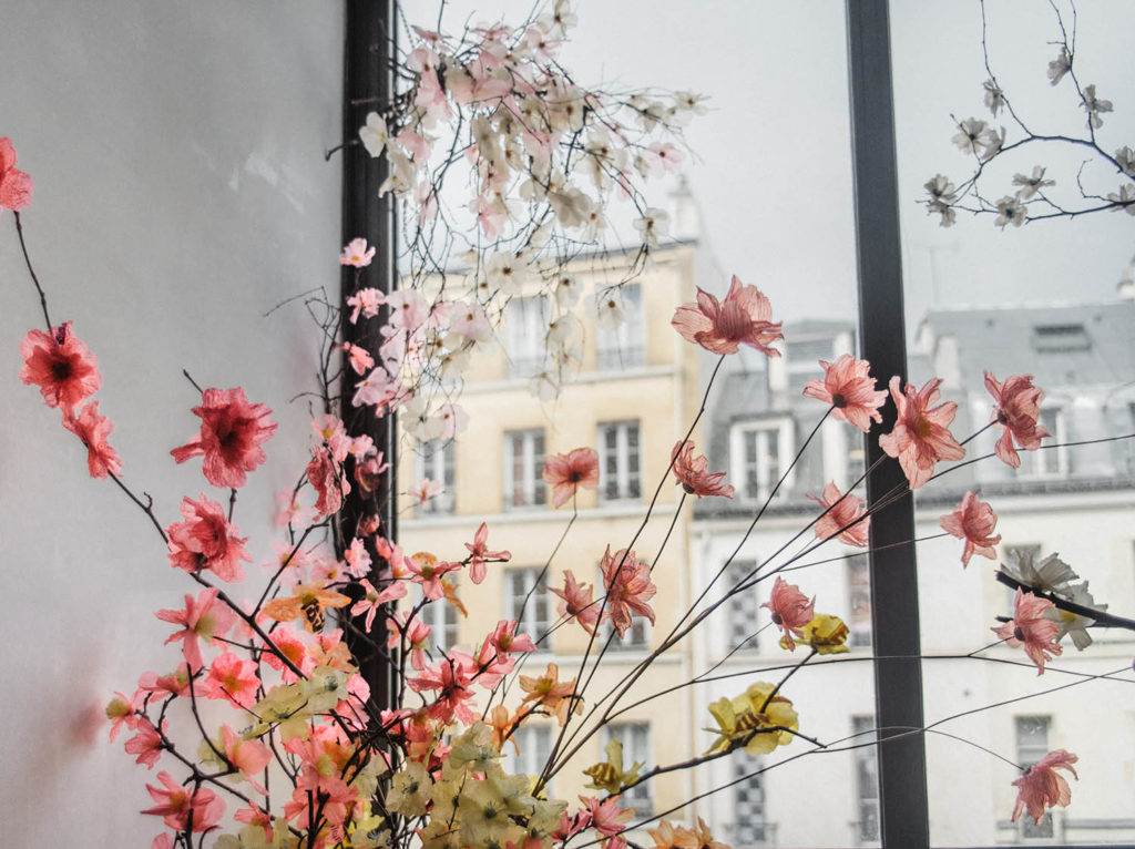 William-Amor-Flowers-Plateau-Paris